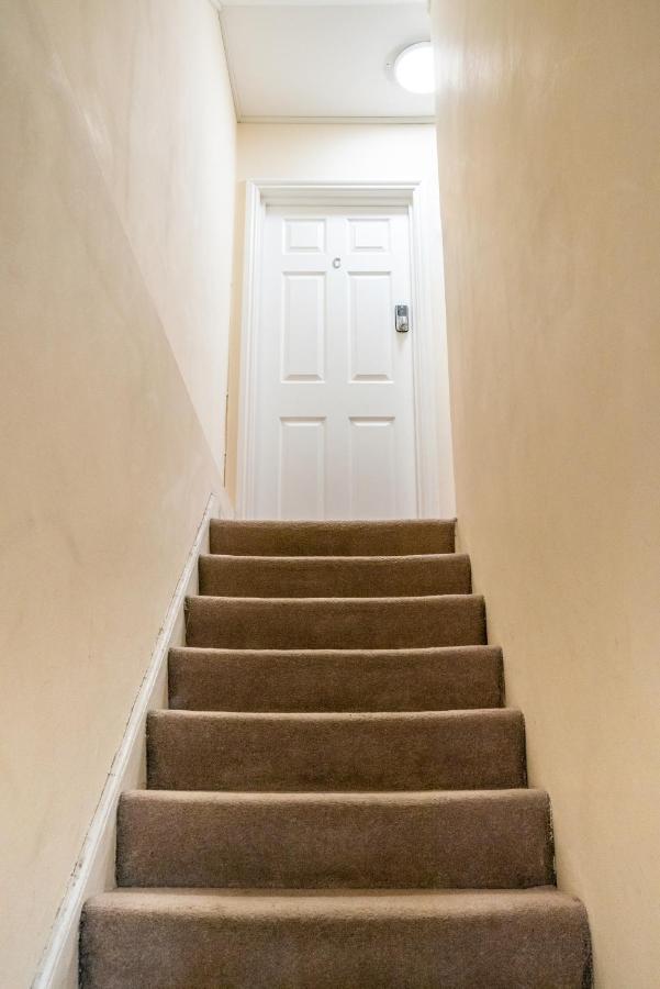 One Bedroom Flat In Bush Hill Park Enfield Exterior foto