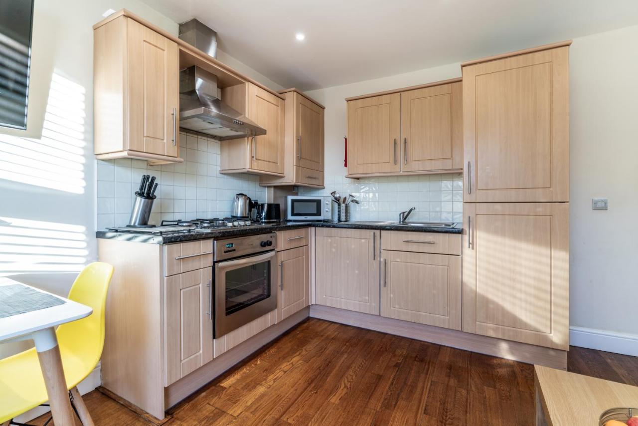 One Bedroom Flat In Bush Hill Park Enfield Exterior foto