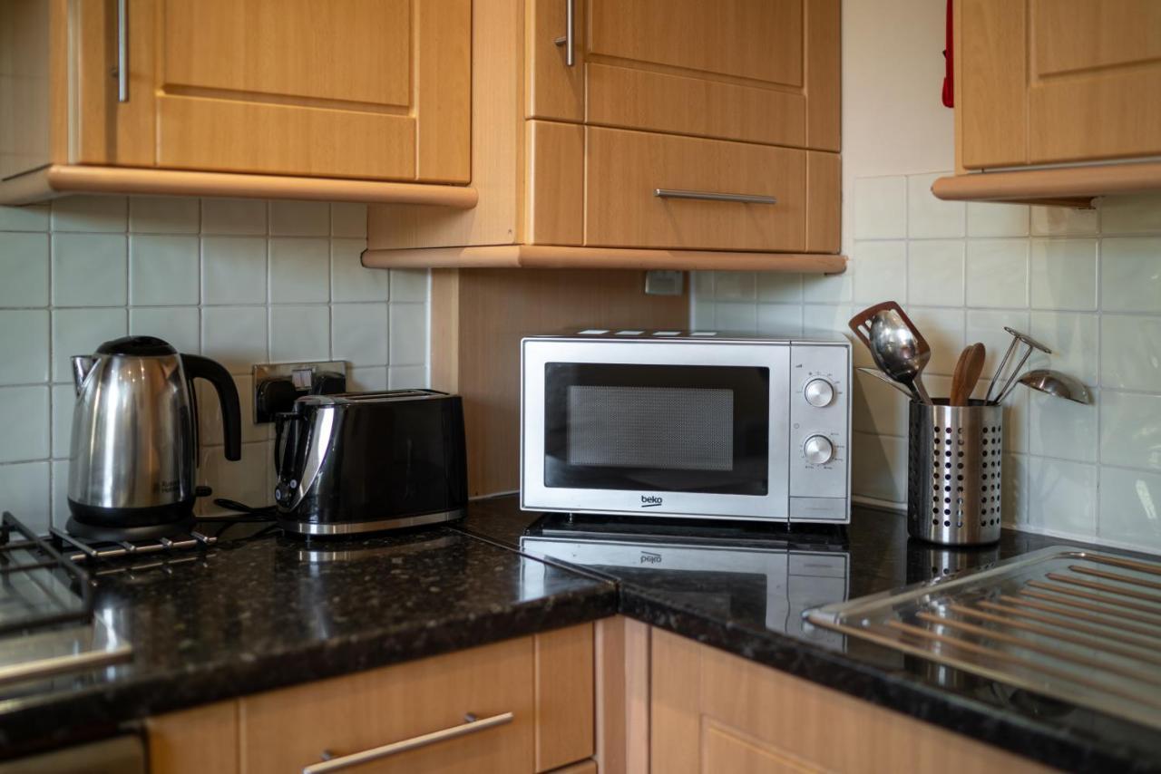 One Bedroom Flat In Bush Hill Park Enfield Exterior foto