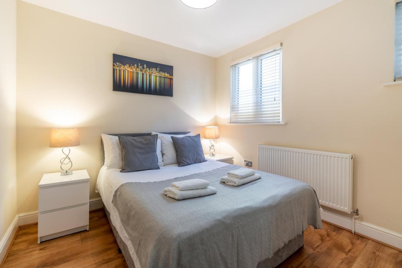 One Bedroom Flat In Bush Hill Park Enfield Exterior foto