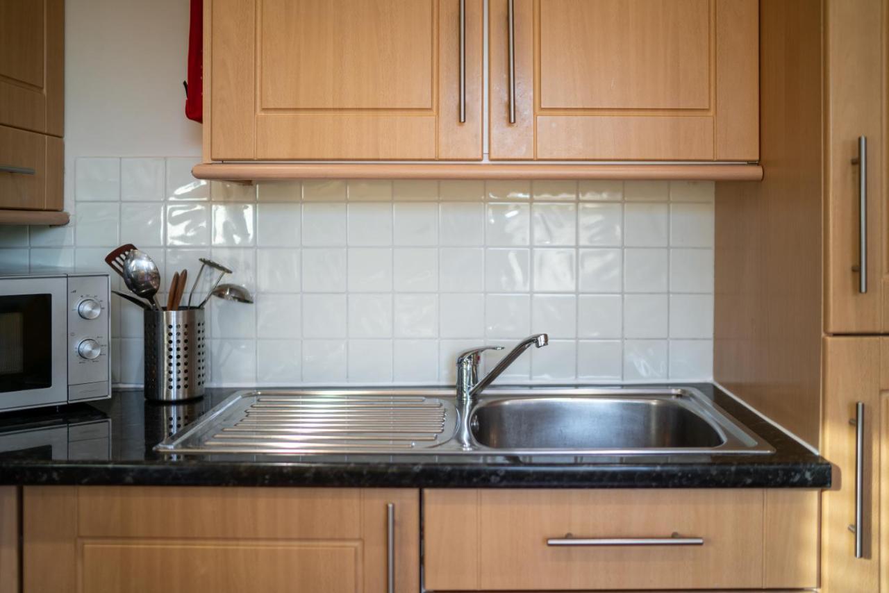 One Bedroom Flat In Bush Hill Park Enfield Exterior foto